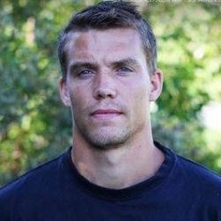 Fredrik Sandness style=